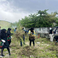 People of Thimarafushi at a field cleaning
